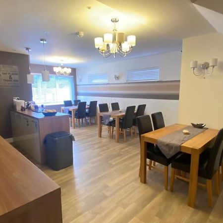 Deepcut Lodge Bed & Breakfast Self Service Camberley Esterno foto