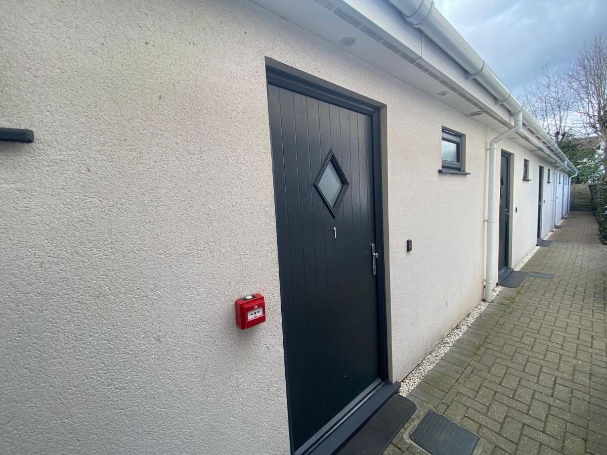 Deepcut Lodge Bed & Breakfast Self Service Camberley Esterno foto