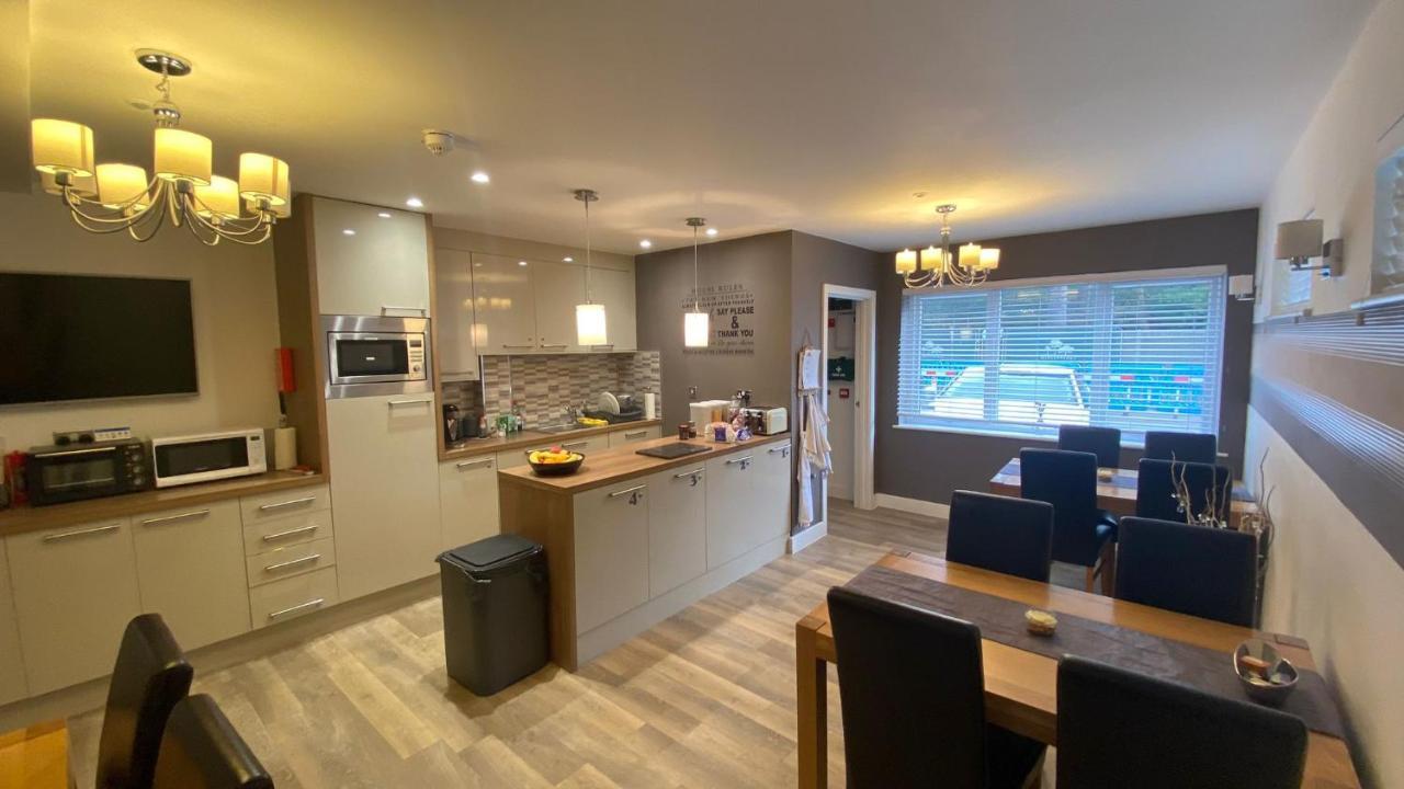 Deepcut Lodge Bed & Breakfast Self Service Camberley Esterno foto