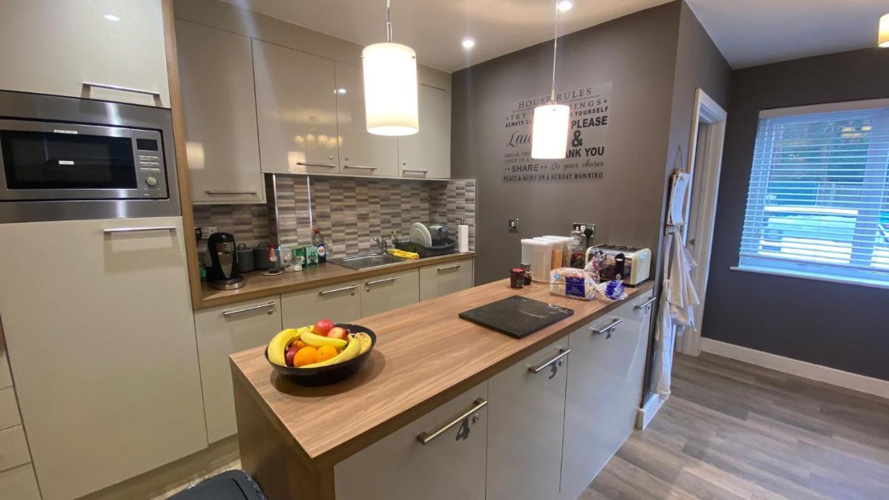 Deepcut Lodge Bed & Breakfast Self Service Camberley Esterno foto
