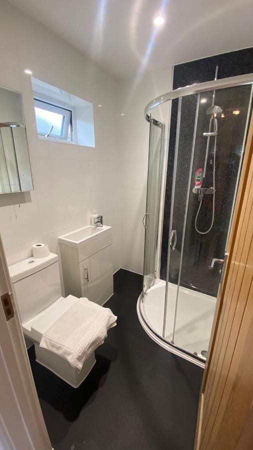 Deepcut Lodge Bed & Breakfast Self Service Camberley Esterno foto